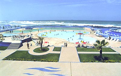 ici dans ce piscine la  je fai de l'animation-dj,,, 2006 été*